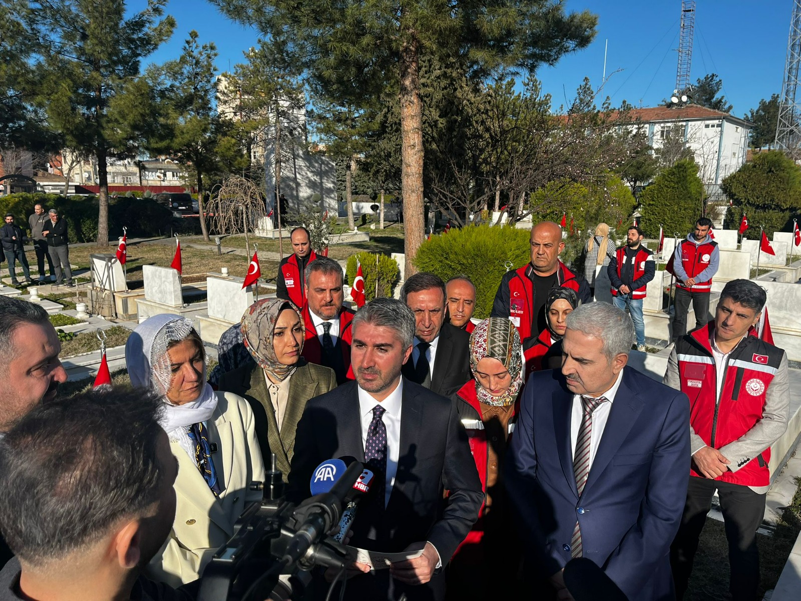 81 İlde Şehit Mezarlarının Bakım ve Temizlik Seferberliği Başlatıldı