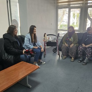 Balıkesir Üniversitesi Kadın ve Yaşam Topluluğu, 8 Mart Dünya Kadınlar Günü Vesilesiyle Huzurevi Sakinlerimizi Ziyaret Ettiler - fotoğraf 2