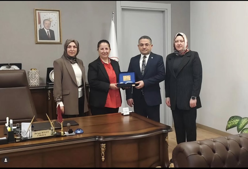 8 Mart Dünya Kadınlar Günü Amasya Çevre, Şehircilik ve İklim Değişikliği İl Müdürü Derya BULUT' u ziyarette bulunarak Kadınlar Günü’ nü kutladık.