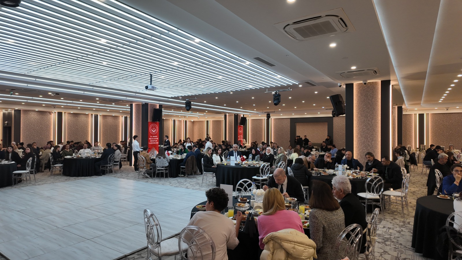 EBEVEYN KAYBI YAŞAMIŞ ÇOCUKLAR İÇİN RAMAZAN İFTAR PROGRAMI DÜZENLENDİ