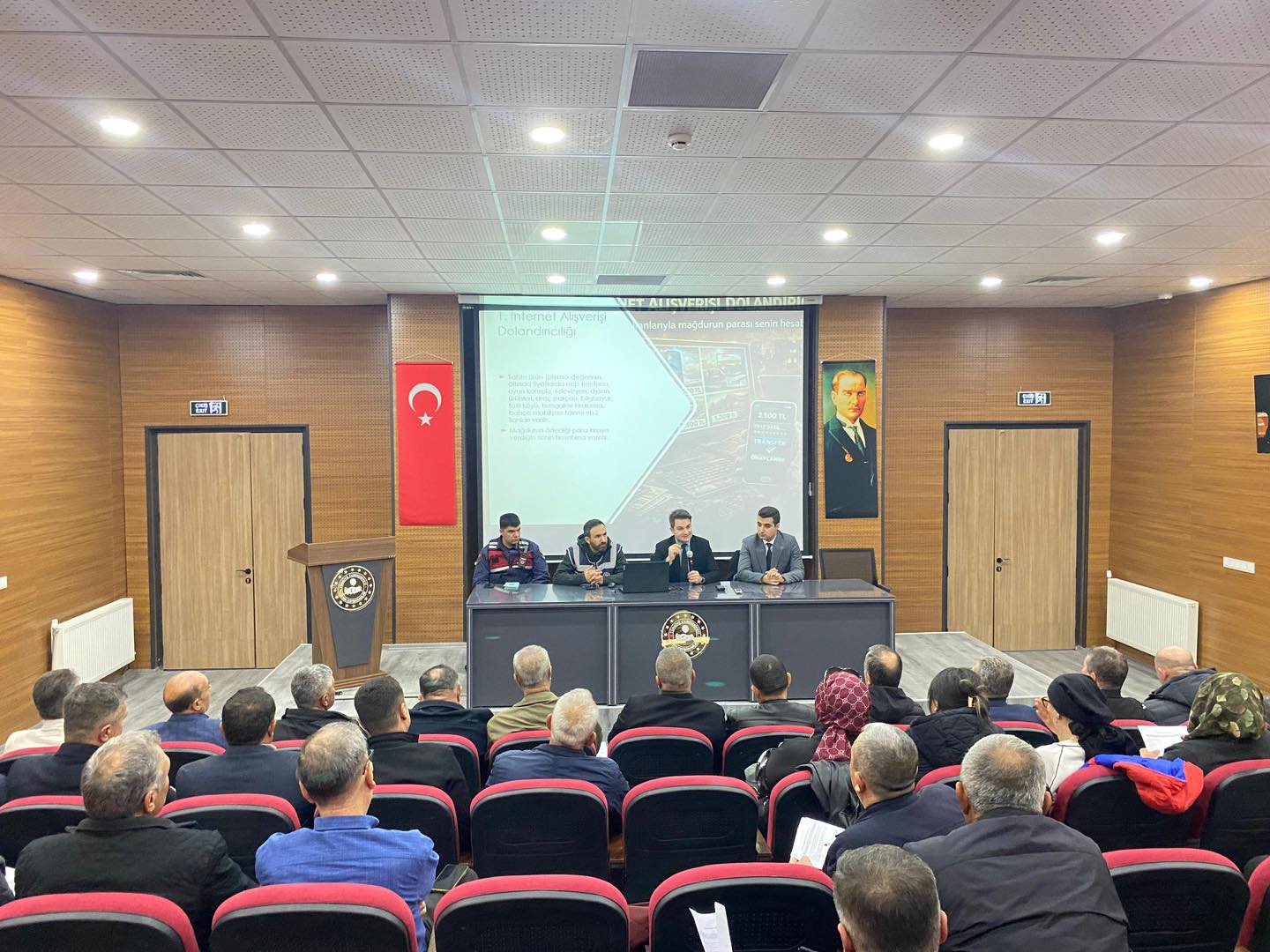 Soma’da Muhtarlara Yönelik Sosyal Hizmetler Bilgilendirme Toplantısı Yapıldı