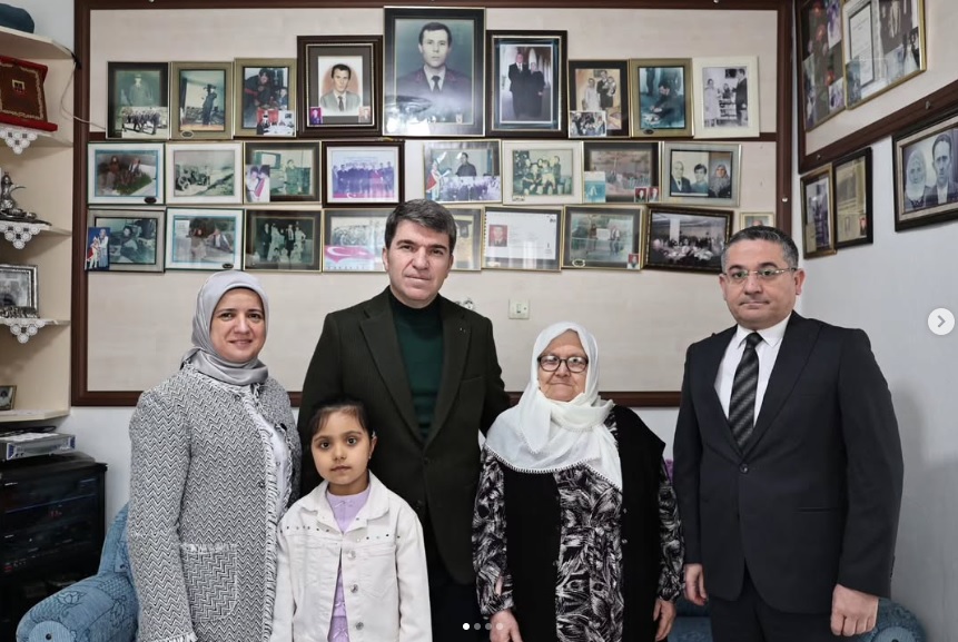 8 Mart Dünya Kadınlar Günü vesilesiyle Şehidimiz Ali BİLGİÇ’in Annesi Zeynep BİLGİÇ teyzemiz, Ulu Çınarımız Nazile KARABÖCEK teyzemiz ile İki çocuğuyla yaşayan Gayenur TEZCANER’i ziyaret ederek günlerini kutladık.