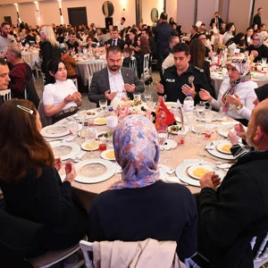 “Aileyle Güçlenen Nesiller” İftar Programı Geniş Katılımla Gerçekleşti - fotoğraf 12