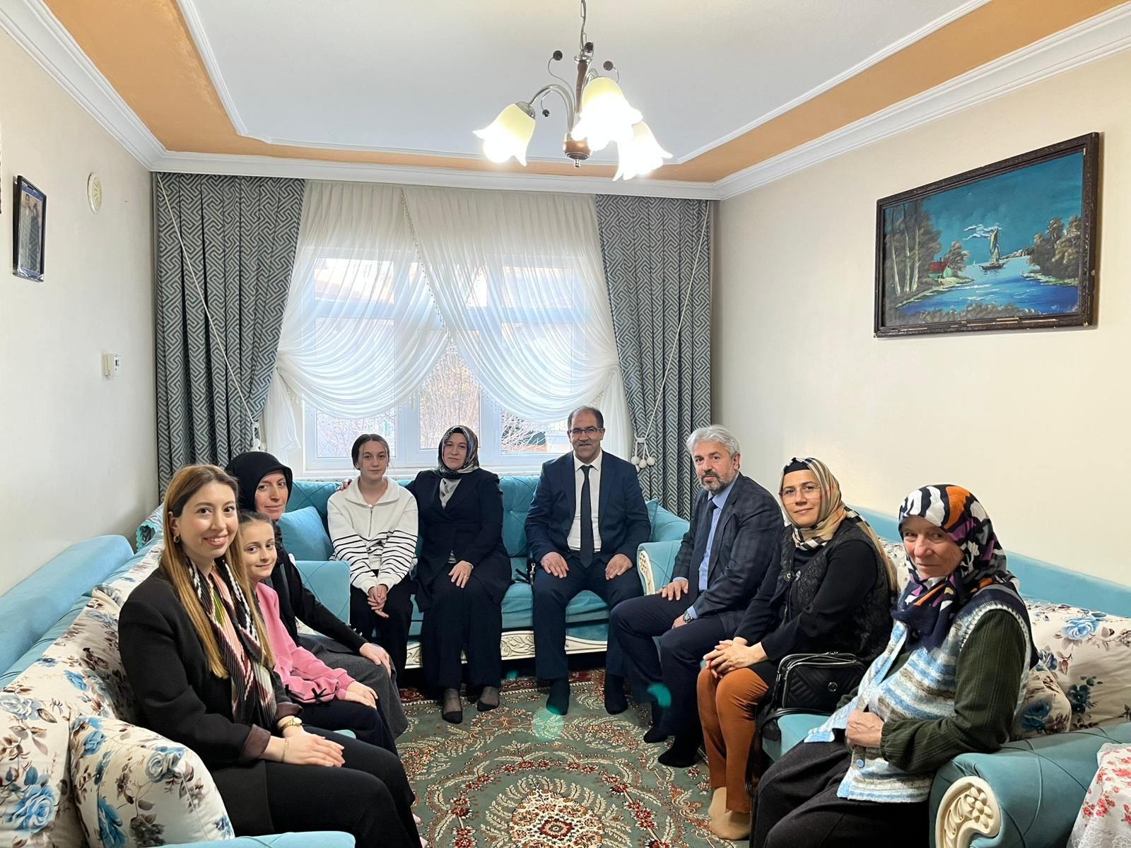  Bakanlığımız hizmet modellerinden yararlanan ailelere yönelik ziyaret gerçekleştirildi.