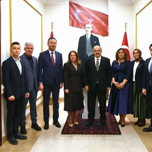 Bakan Yardımcımız Sayın Dr. Sevim SAYIM MADAK, Valimiz Sayın İsmail USTAOĞLU’nu Makamında Ziyaret Etti - fotoğraf 4