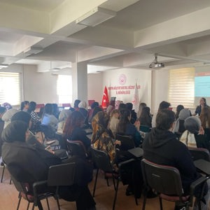 Kumar Bağımlılığı ve Mücadele Yöntemleri ve Kadına Şiddetle Mücadele Konularında Bilgilendirme Eğitimi Gerçekleştirildi - fotoğraf 1