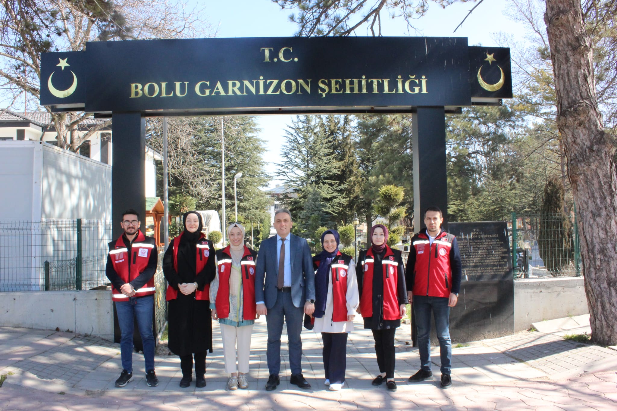 81 ilimiz genelindeki tüm şehit mezarlarının bakım, onarım ve temizliğini kapsayan büyük bir seferberliği bugün itibarıyla başlatmış bulunuyoruz.