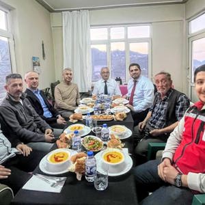Kahraman Şehidimiz J. Uzm. Onb. Mahmut KIR’ın Babasıyla İftar Sofrasında Buluşma - fotoğraf 1