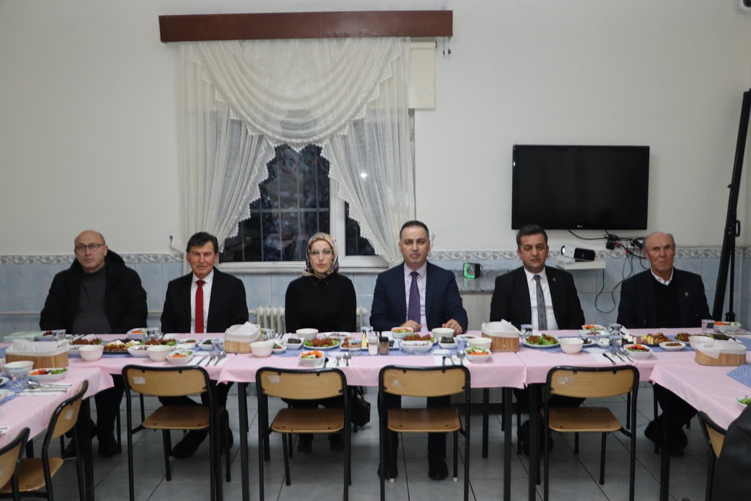Karadeniz Ereğli Çocuk Koruma İlk Müdahale ve Değerlendirme Birimi  bünyesinde koruma ve bakım altında bulunan çocuklarımızla iftar programında bir araya gelindi.