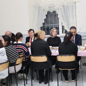 Karadeniz Ereğli Çocuk Koruma İlk Müdahale ve Değerlendirme Birimi  bünyesinde koruma ve bakım altında bulunan çocuklarımızla iftar programında bir araya gelindi. - fotoğraf 6