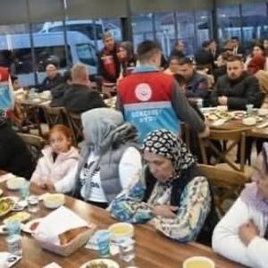  Roman vatandaşlarımızla bir araya gelinerek Ramazan ayının  huzur ve bereketi paylaşılmıştır. - fotoğraf 5