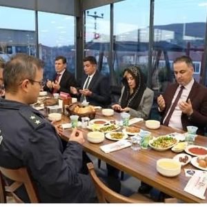  Roman vatandaşlarımızla bir araya gelinerek Ramazan ayının  huzur ve bereketi paylaşılmıştır. - fotoğraf 1