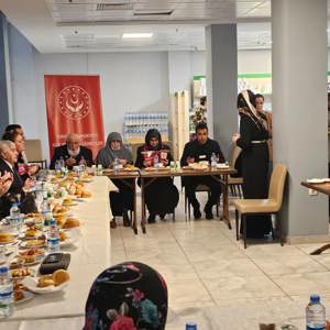 Vatan Ve Kahramanlık Buluşmaları Kapsamında Kıymetli Gazilerimiz ve Aziz Şehitlerimizin Emanetleri Olan Şehit Yakınlarımız, Mengücek Gazi Kız Yurdu Öğrencileriyle Düzenlenen İftar Programında bir Araya Geldi. - fotoğraf 2