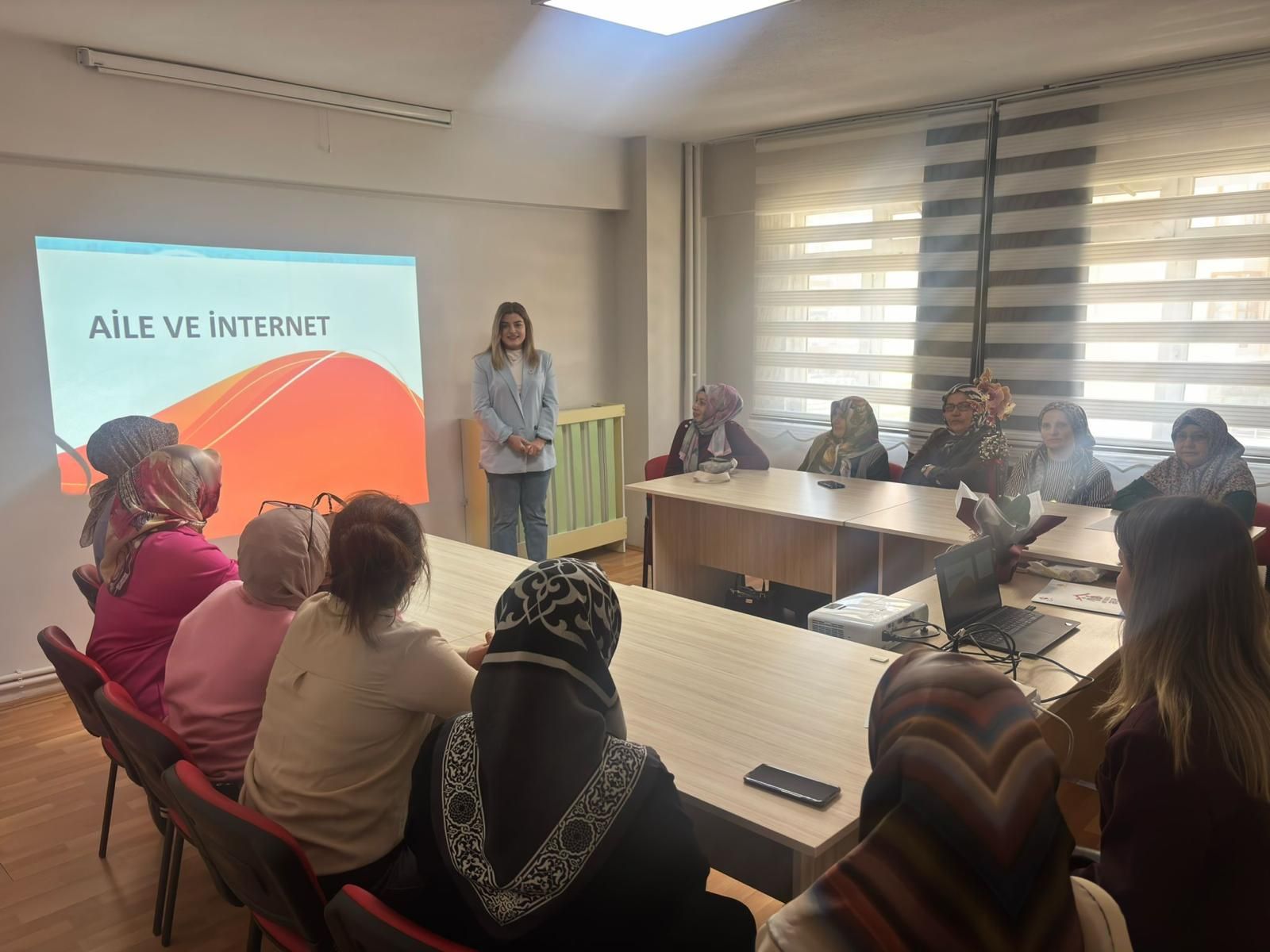 Sungurlu SHM’de AEP Kapsamında “Aile ve İnternet” Eğitimi