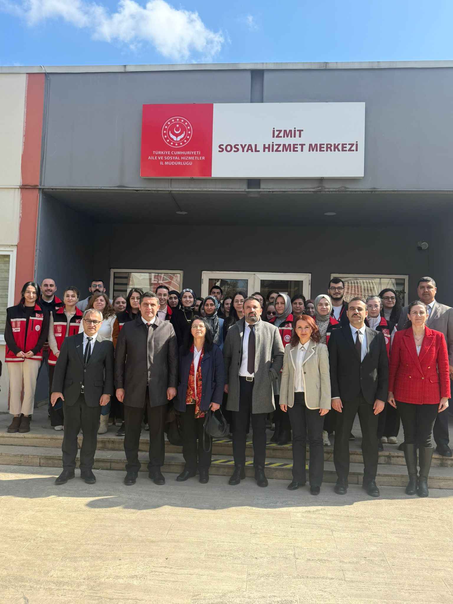 Bakanlık Başkanları Zeynep KILIÇ ve Ali ÜSTÜNYER, İzmit Sosyal Hizmet Merkezinde Çalışmaları İnceledi