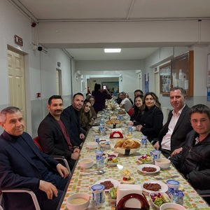 Kadir Gecesi Vesilesiyle Düzenlenen İftar Programında Çocuklarımız ve İstihdam Edilen Gençlerimizle Aynı Sofradayız - fotoğraf 1