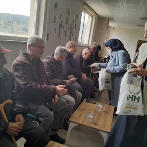 İHH Balıkesir Şubesi ve Karesi Huzurevi’nden Ortak Kadir Gecesi Programı - fotoğraf 2