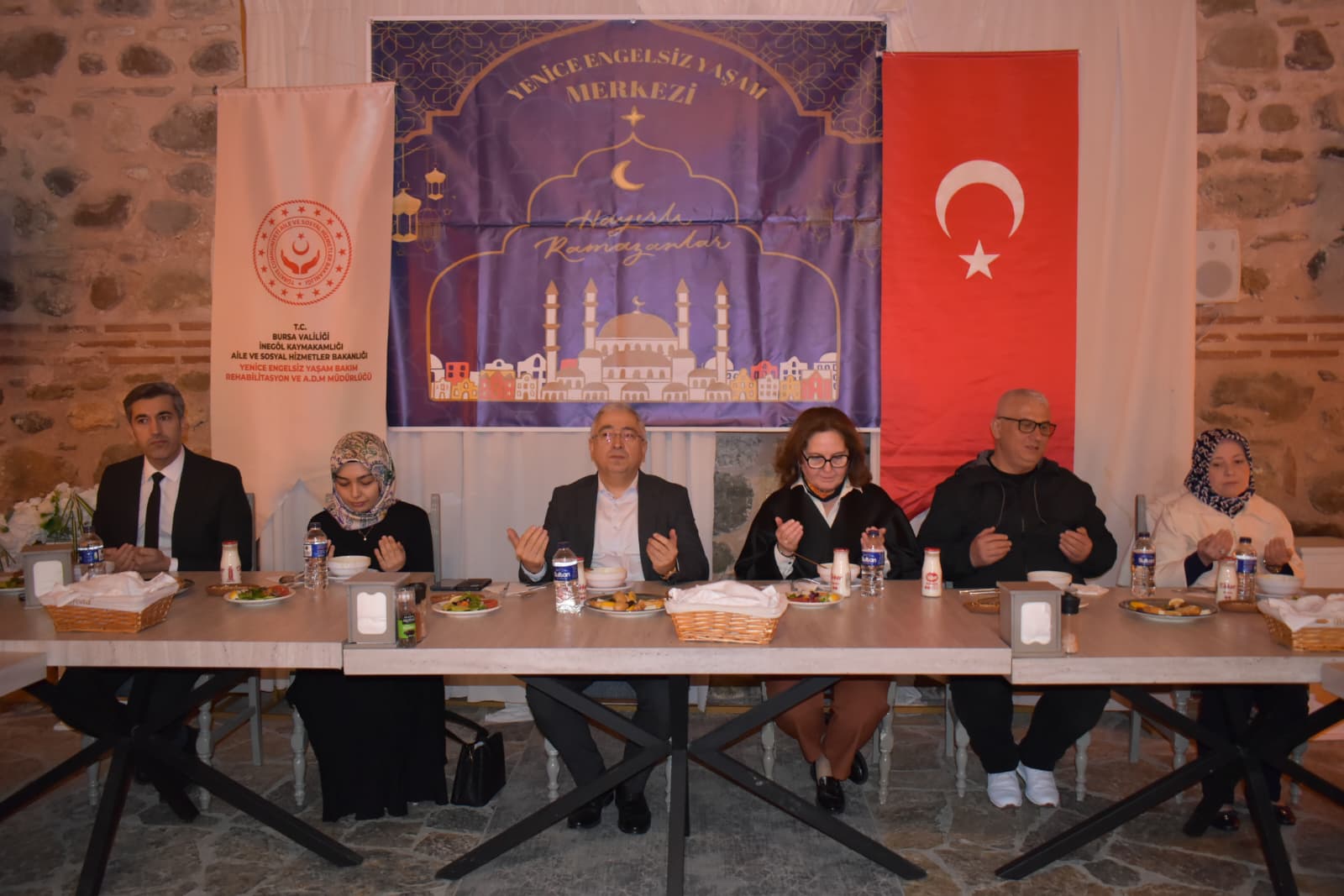 Tarihin Gölgesinde, Maneviyatın Huzurunda Bir Aradayız