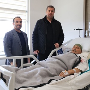 Kahraman Şehidimiz Salih Zengin'in Bizlere Emaneti Olan Değerli Babası Mehmet Amcamız Geçirdiği Ameliyat Sonrasında İl Müdürümüz Sayın Serdar Demirci Tarafından Hastanede Ziyaret Edildi. - fotoğraf 1