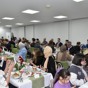 Dünya Sosyal Hizmet Günü’nde "Büyük Aile İftarı" Heyecanı - fotoğraf 1