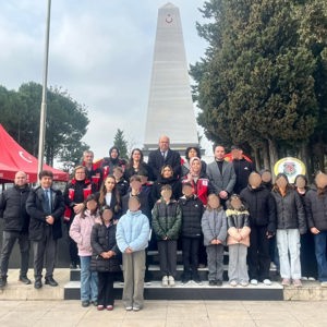 İl Müdürümüz Emine BÖÇKÜN, Balıkesir Şehitliği’nde Düzenlenen Anma Programına Katıldı - fotoğraf 7