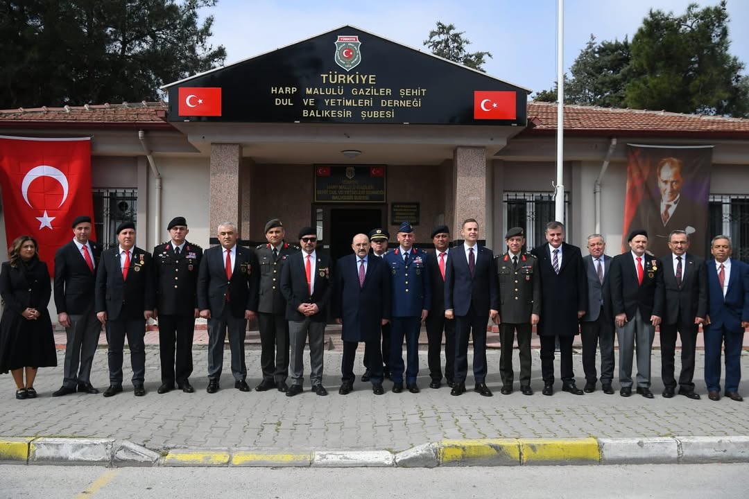 18 Mart Şehitleri Anma Günü Vesilesiyle İl Protokolümüzün Saygıdeğer Üyeleri Harp Malulü Gaziler, Şehit, Dul ve Yetimleri Derneği'ni Ziyaret Etti