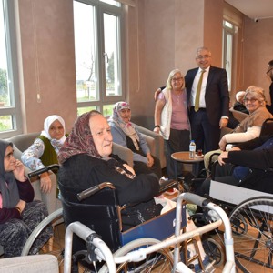 İznik Ülker Aktar Huzurevimizde Bayram Sevinci ve Gönül Köprüsü - fotoğraf 1