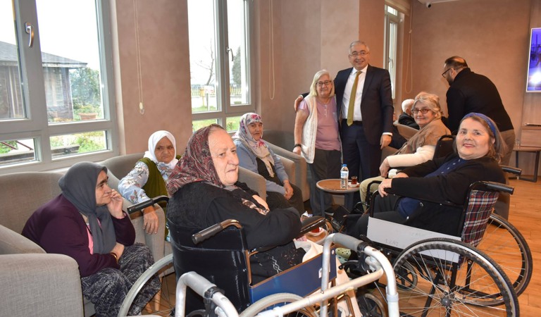 İznik Ülker Aktar Huzurevimizde Bayram Sevinci ve Gönül Köprüsü