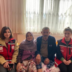 Yaşlılar Haftası ve Bayram Coşkusu Orhaneli’de Bir Arada - fotoğraf 2