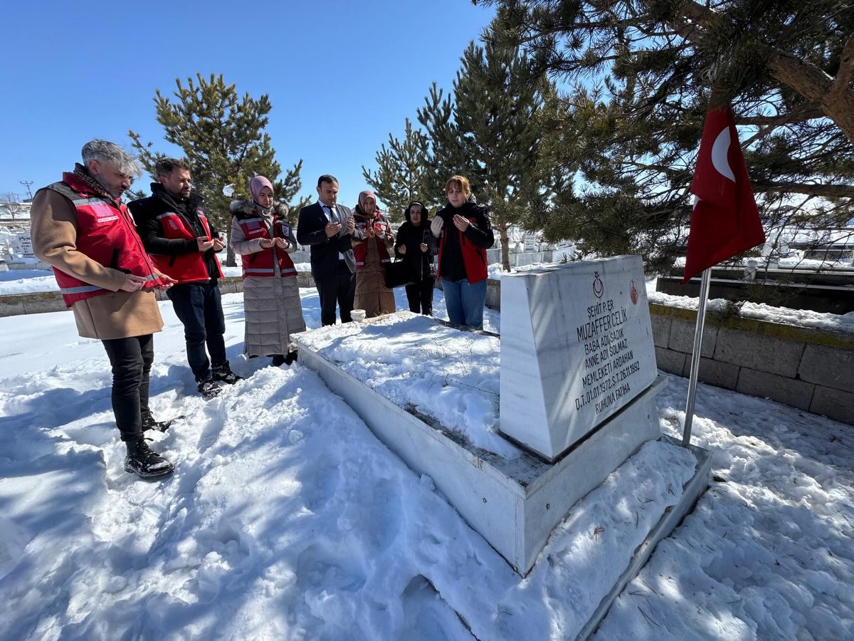 Aziz Şehitlerimizin Kabirlerine Ziyaret 