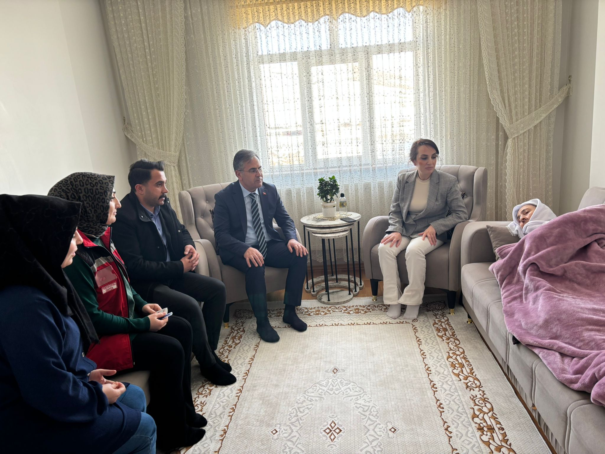 “Gelecek, geçmişe verilen değerle şekillenir.”