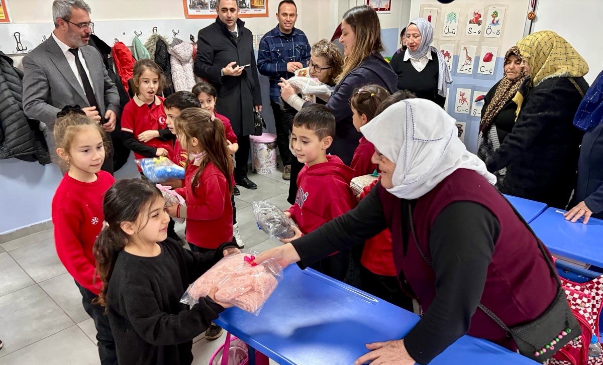 Gönül Köprüsü Tosya Sekiler Köyünde Kuruldu, Asırlık Çınarlarımızdan Minik Yüreklere Sıcak Dokunuş 🤗