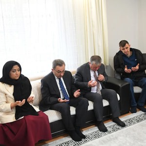 Valimiz Sayın İsmail USTAOĞLU, Şehidimiz Emre SAYIN’ın Ailesine Bayram Ziyaret Ederek Bayramlaştı - fotoğraf 1