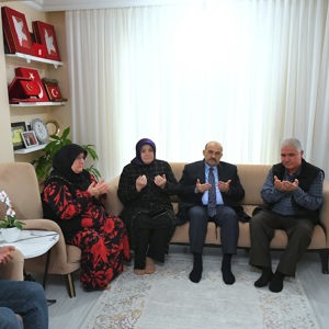 Valimiz Sayın İsmail USTAOĞLU, Şehidimiz Hasan TALAY’ın Ailesine Bayram Ziyaret Ederek Bayramlaştı - fotoğraf 3