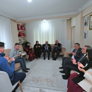 Valimiz Sayın İsmail USTAOĞLU, Şehidimiz Hasan TALAY’ın Ailesine Bayram Ziyaret Ederek Bayramlaştı - fotoğraf 2