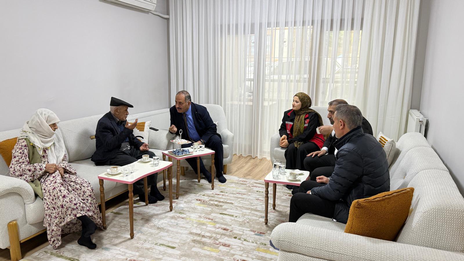 “TEK BAŞINA DEĞİL, ÇOK BAŞINA BAYRAM” ANLAYIŞIYLA BÜYÜKLERİMİZİN YANINDAYIZ