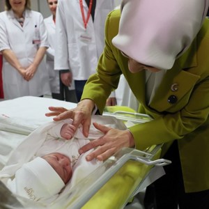 Aile ve Sosyal Hizmetler Bakanımız Mahinur Özdemir Göktaş, Ankara'da doğum yapan annelere "yeni yıl" ziyaretinde bulundu - fotoğraf 3