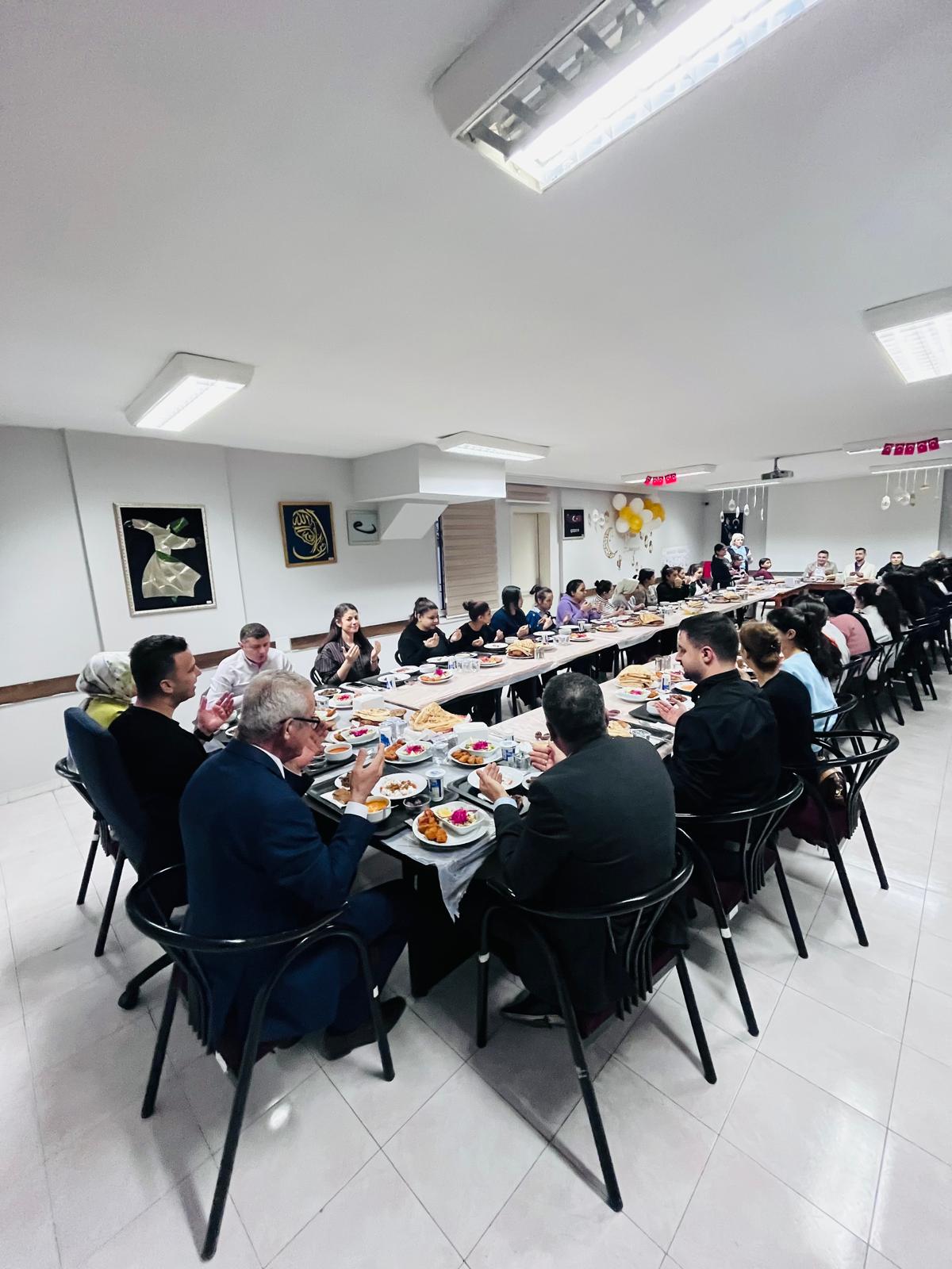 Gazi Çocuk Evleri Sitesi’nde Ramazan Bereketi: İl Müdürümüz Çocuklarımızla İftarda Buluştu