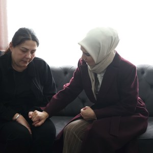 Bakanımız Göktaş’tan İstanbul'da öldürülen Atlas Çağlayan'ın ailesine taziye ziyareti - fotoğraf 1
