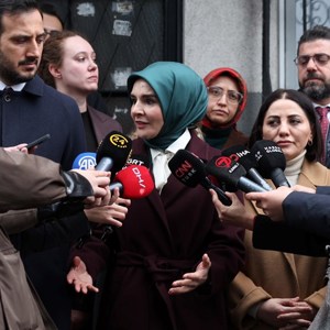 Bakanımız Göktaş'tan İBB'nin kreşinde darp ve istismara uğradığı iddia edilen çocuğun ailesine ziyaret - fotoğraf 2