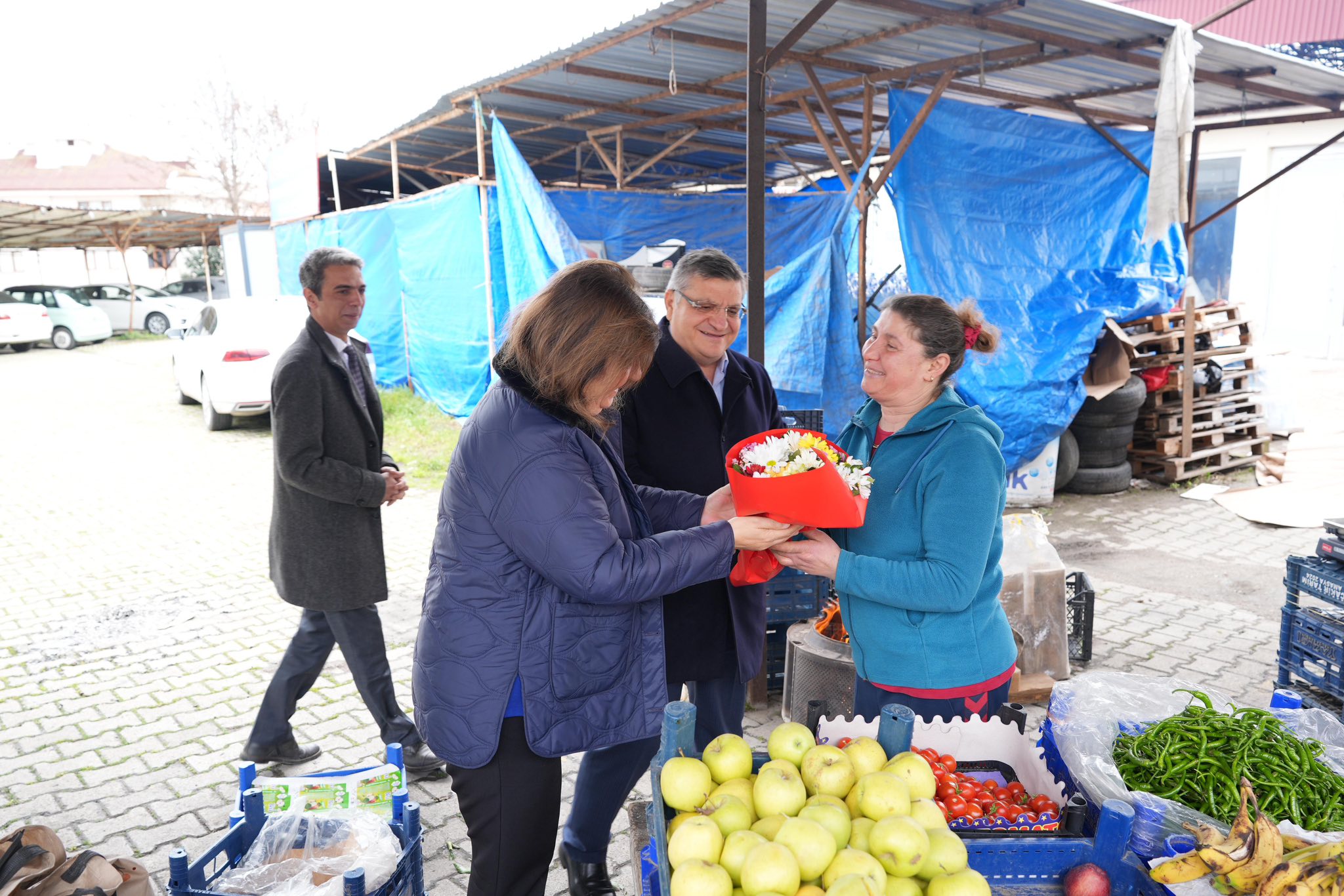 Kadın anadır. Kadın vatandır. Kadın ülkedir. Kadın gelecektir.
