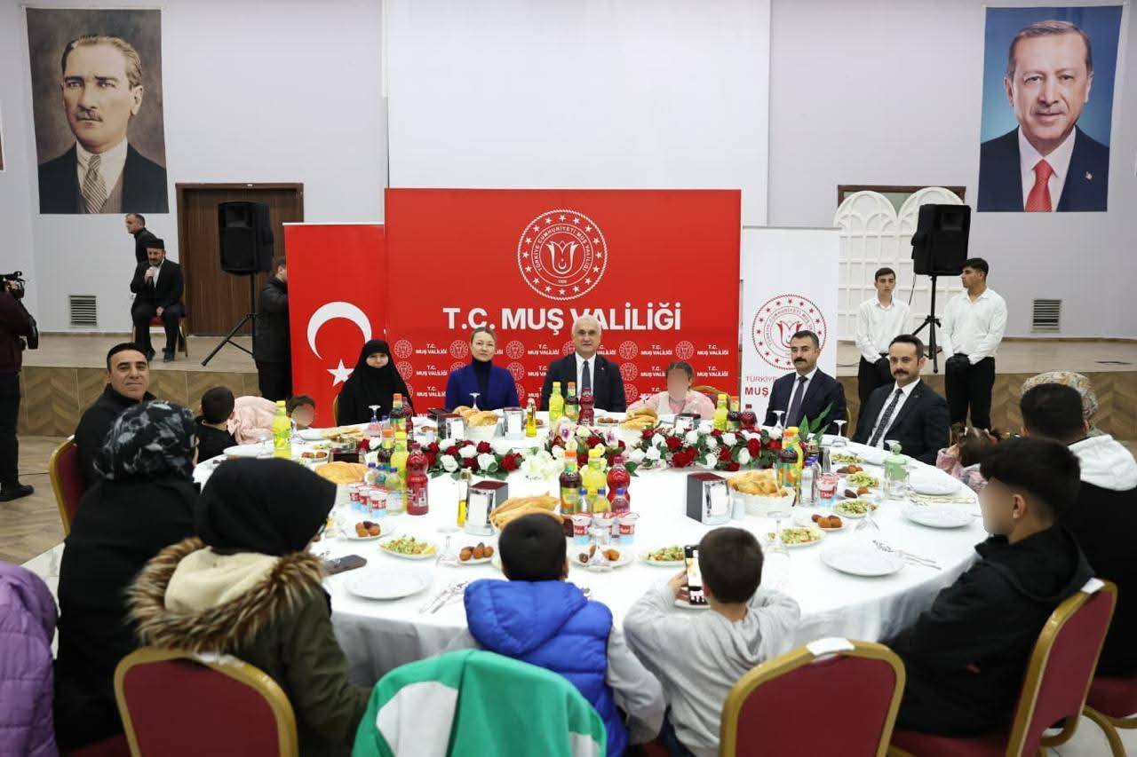 Yetim ve Öksüz Çocuklar ile Koruyucu Aileler İçin İftar Programı Düzenlendi