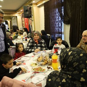 Sosyal Hizmetlerden Yararlanan Ailelerle İftar Buluşması - fotoğraf 3