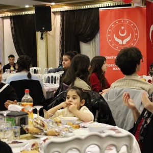 Sosyal Hizmetlerden Yararlanan Ailelerle İftar Buluşması - fotoğraf 6