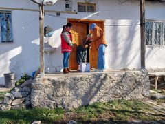 Dün ile bugün arasında köprü kuran kıymetli büyüklerimizin yanındayız.