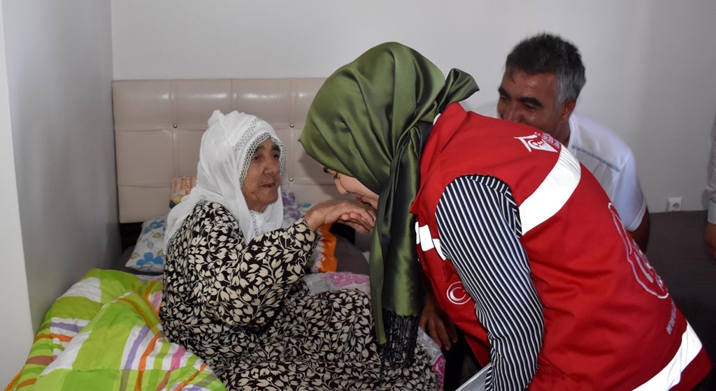 Evde Bakım Yardımı ödemeleri hak sahiplerinin hesaplarına artışlı şekilde yatırılmaya başlandı