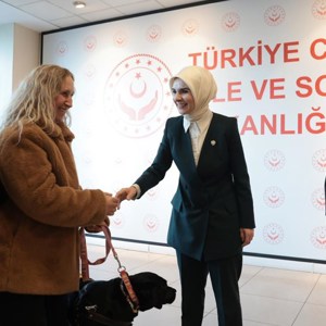 Bakanımız Göktaş, bakanlık personeli ile bayramlaştı - fotoğraf 2
