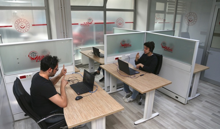 AİLEM Engelsiz İletişim Merkezi 335 bin 288 çağrıya çeviri desteği sağladı