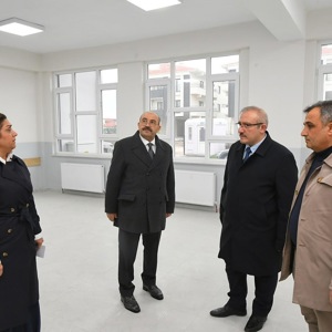 Valimiz Sayın İsmail USTAOĞLU Gündüz Bakımevi İnşaatımızda İncelemelerde Bulundu - fotoğraf 2