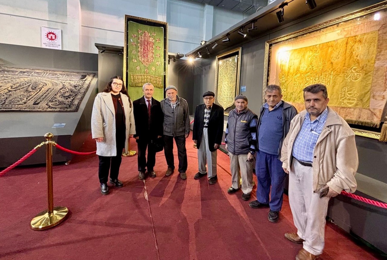 🌙 Maneviyat Dolu Buluşma, Nesiller Kutsal Emanetler Sergisi’nde Bir Araya Geldi ✨